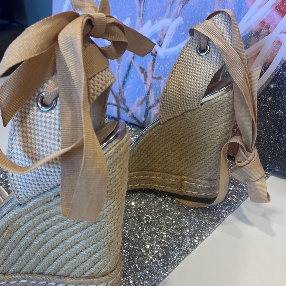 Catherine Malandrino | Miyoko Wedge Sandal | Size: 9 | Color: Silver Tan - Picture 3 of 17